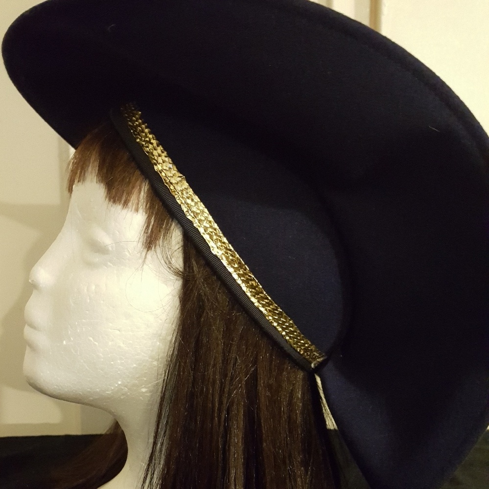 Women hat - Picture 2 of 3